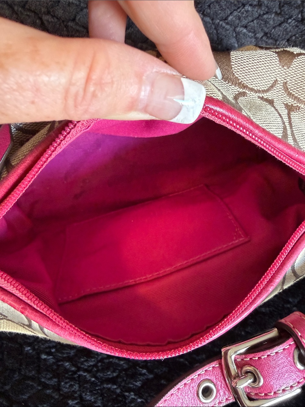 Coach Beige Signature Canvas Shoulder Bag with Pink Trim - Picture 3 of 3